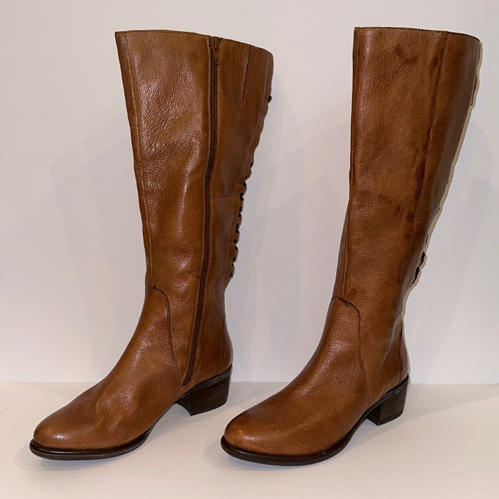 Steve Madden. Lace up women’s leather boots. Size 7.5.
